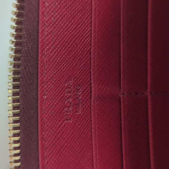 Prada Saffiano zippy wallet - Picture 12 of 17